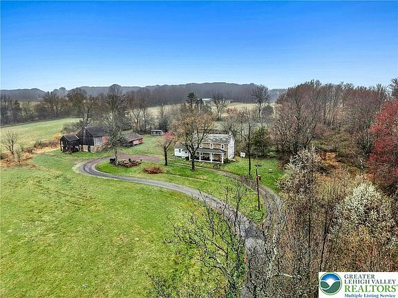 2nd image of 4196 Tollgate Rd