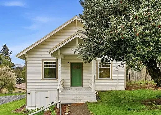 Gorge Living: 3BR Home on a Quarter Acre in Carson, WA — Photo 1