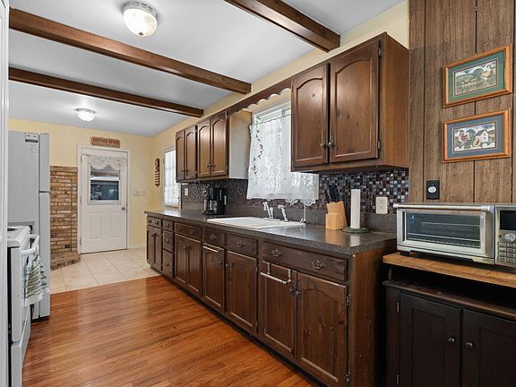 5th image of 1358 Crawford Ave