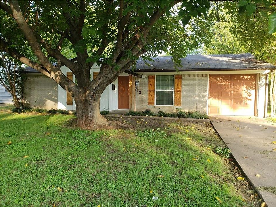 1st image of 712 SW Sunnybrook Dr