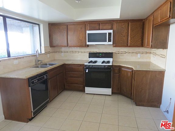 3rd image of 714 N Howard St APT B