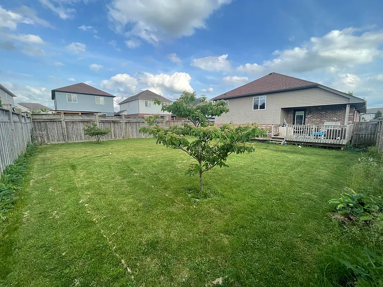 3 Lawrence Ave — Photo 33
