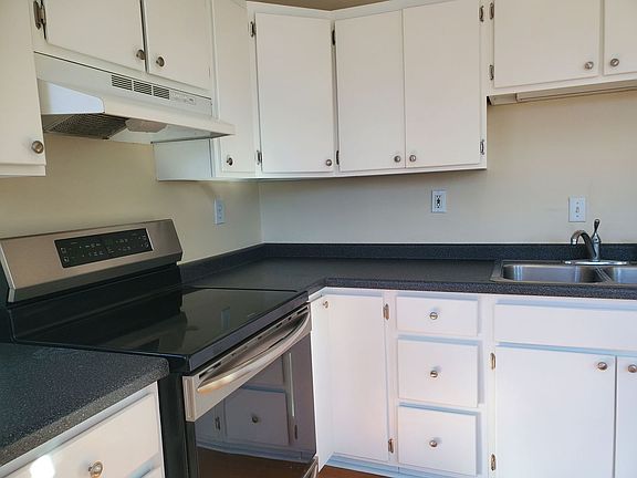 4th image of 1018 19th Ave NE #201