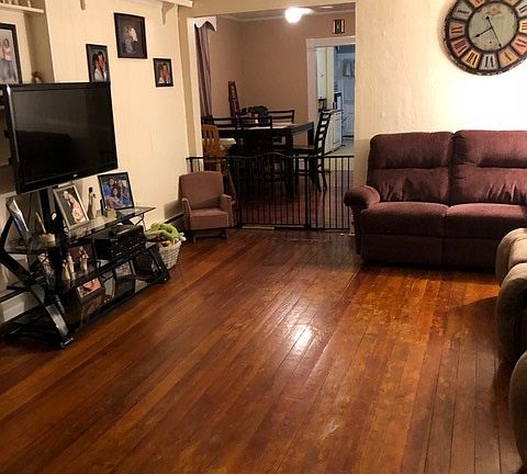 4th image of 8555 W College St