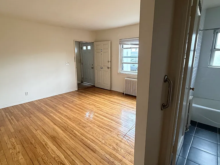 52 Elmwood Ter #B — Photo 7