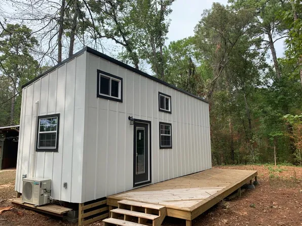 220 Moss Ln, Brookeland, TX 75931