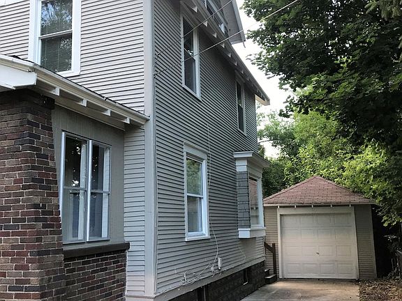 3rd image of 1145 Dunham St SE