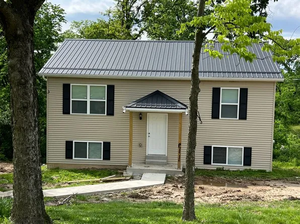 211 Baker St, Villa Ridge, MO 63089