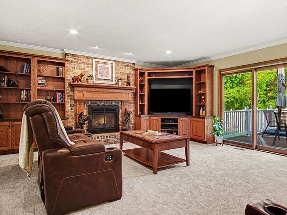 5th image of 46 Deertrack Ln