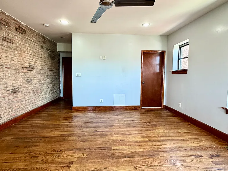 916 Whitelock St #200 — Photo 16