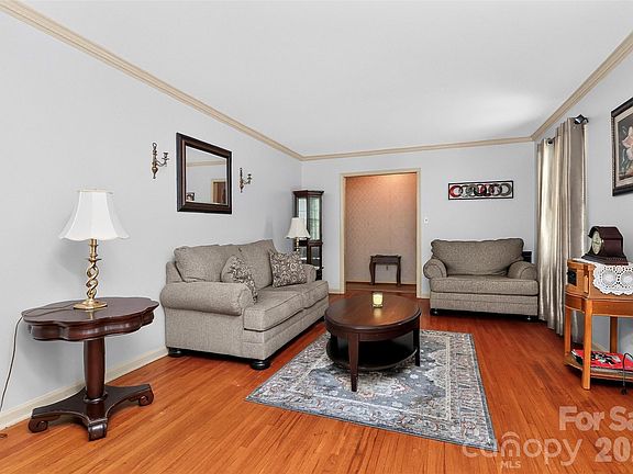 4th image of 4827 Easthaven Dr