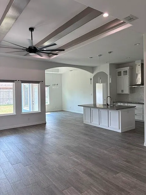 3 bed, 2.0 bath, 1881 sqft, $2,600 — Photo 4