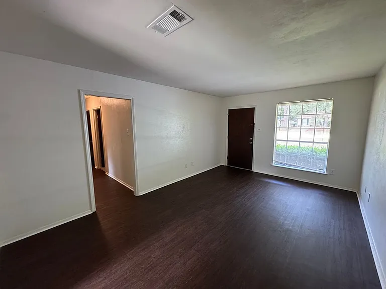 3011 Mackey Ln — Photo 3