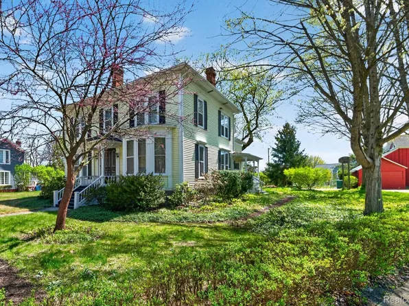 403 Lake St, Howell, MI 48843