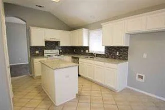 2932 Dover Dr — Photo 12