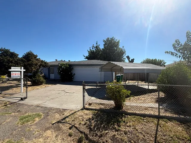 3048 S Harris Ave — Photo 2