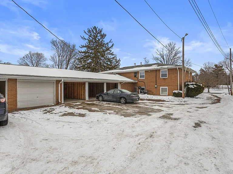 305 N Elizabeth St — Photo 14