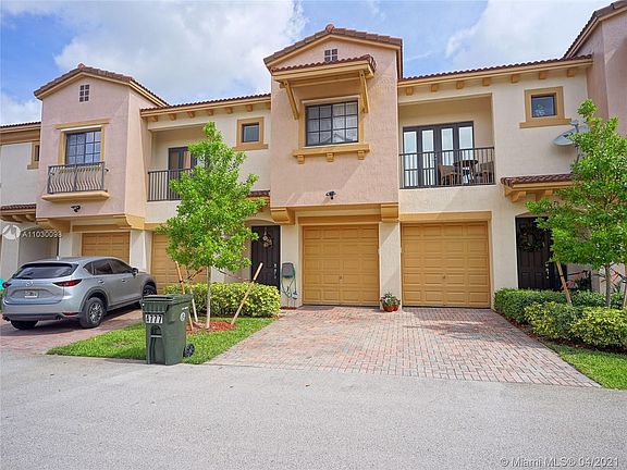 2nd image of 4777 N Grand Cypress Cir N #4777