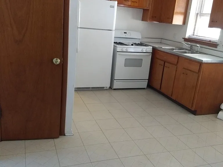 14613 Keystone Ave #2E — Photo 2