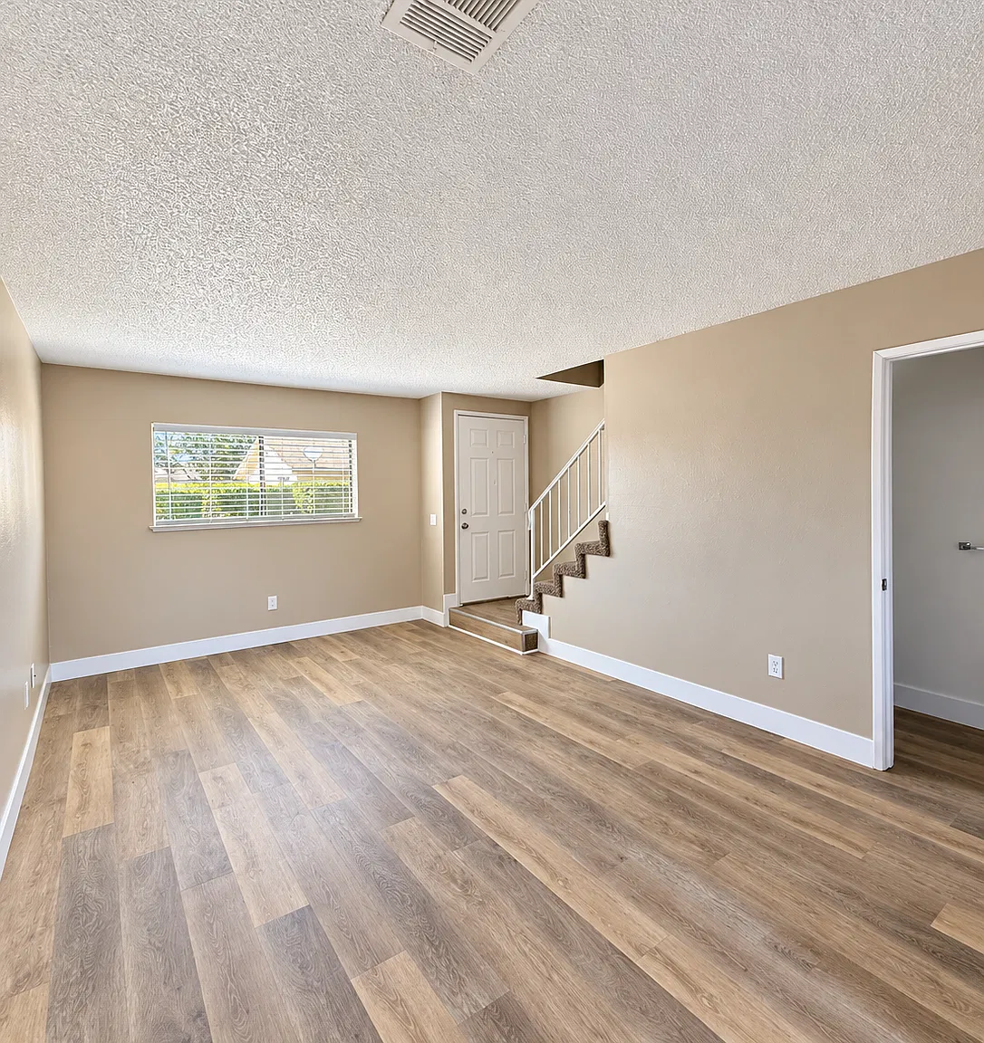 2 bed, 1.5 bath, 950 sqft, $1,925 — Photo 1