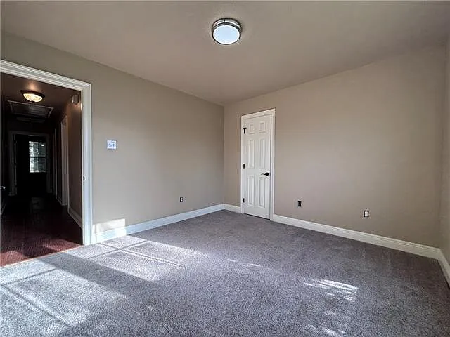 421 Greenfield Dr — Photo 14