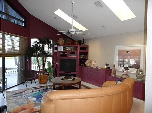 4th image of 11518 Victoria Dr