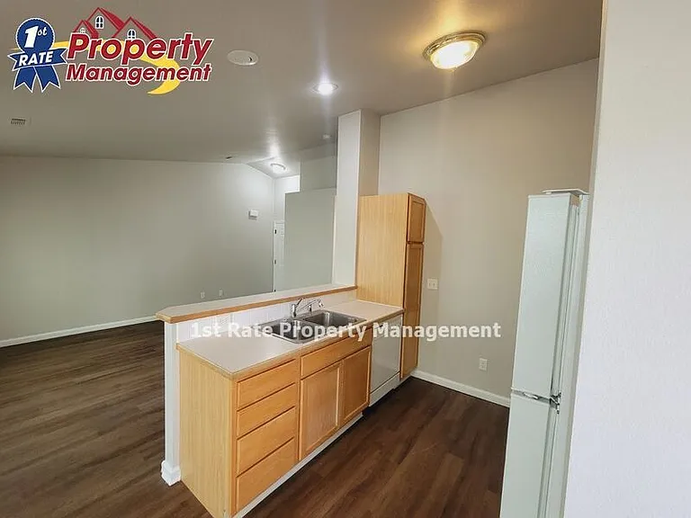 10146 W Garverdale Ln #101 — Photo 6