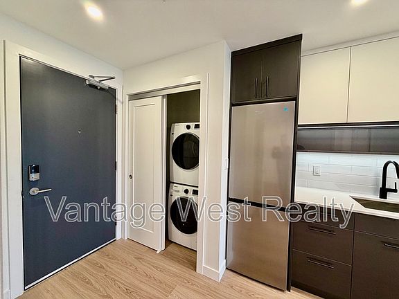 4th image of 1380 Pridham Ave #515