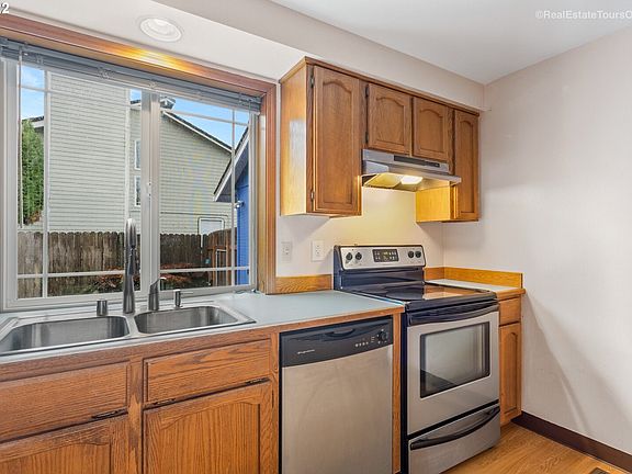 3rd image of 717 NE 138th Ave