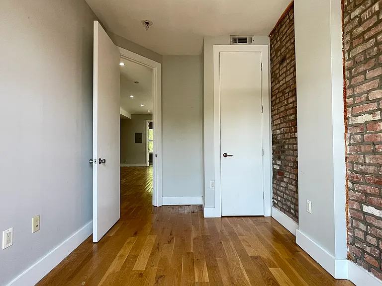 492 19th St #3 — Photo 5