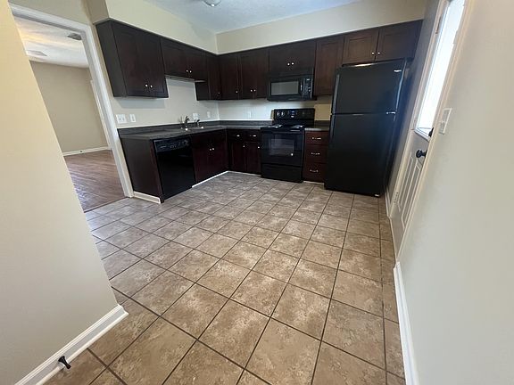 3rd image of 1417 Hillwood Dr #3