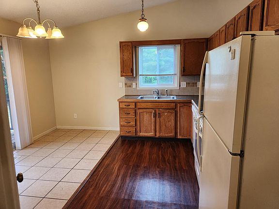 4th image of 1218 Palmer Ct NE