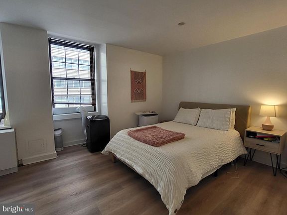 5th image of 219 S 18th St #703