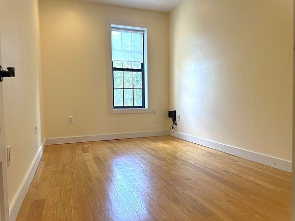 5th image of 218 Quincy St APT 3