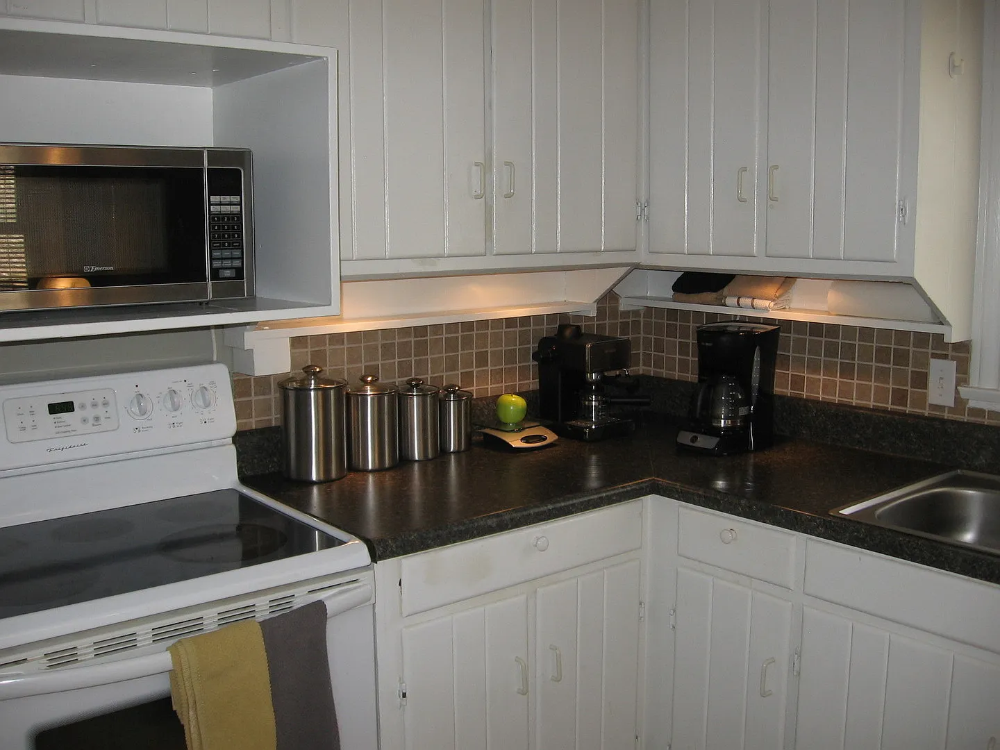 $1,800 - Spacious 3-Bedroom 2 Bathroom Unfurnished Home Near WCUFresh Updates Underway! — Photo 4