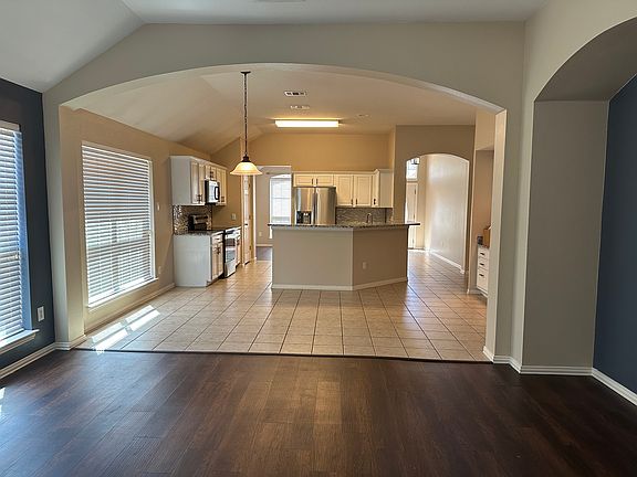 5th image of 824 Sequoia Way