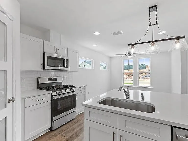 3675 Meadow Vista Ln — Photo 10