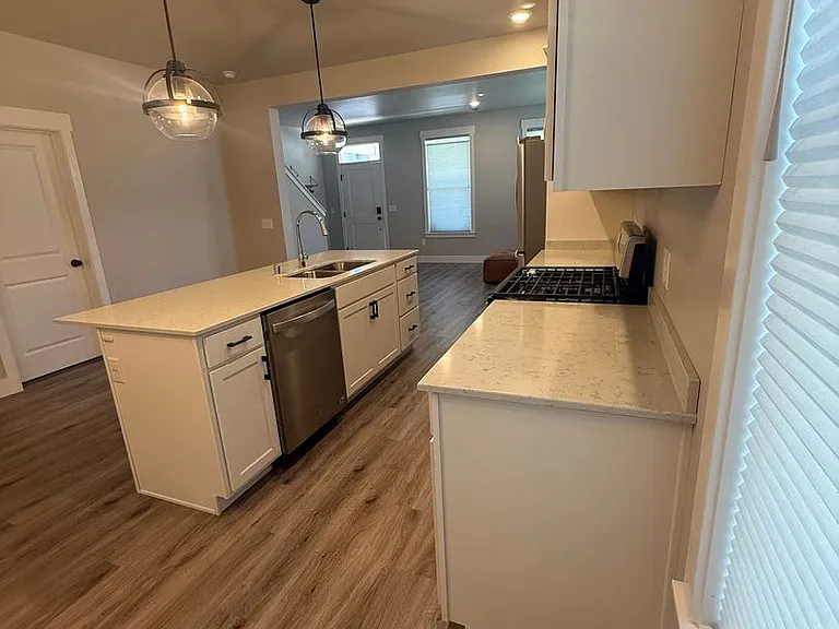 6033 Farmstead Ave — Photo 3