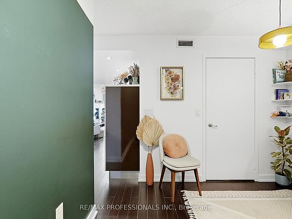 5th image of 38 Dan Leckie Way #1605