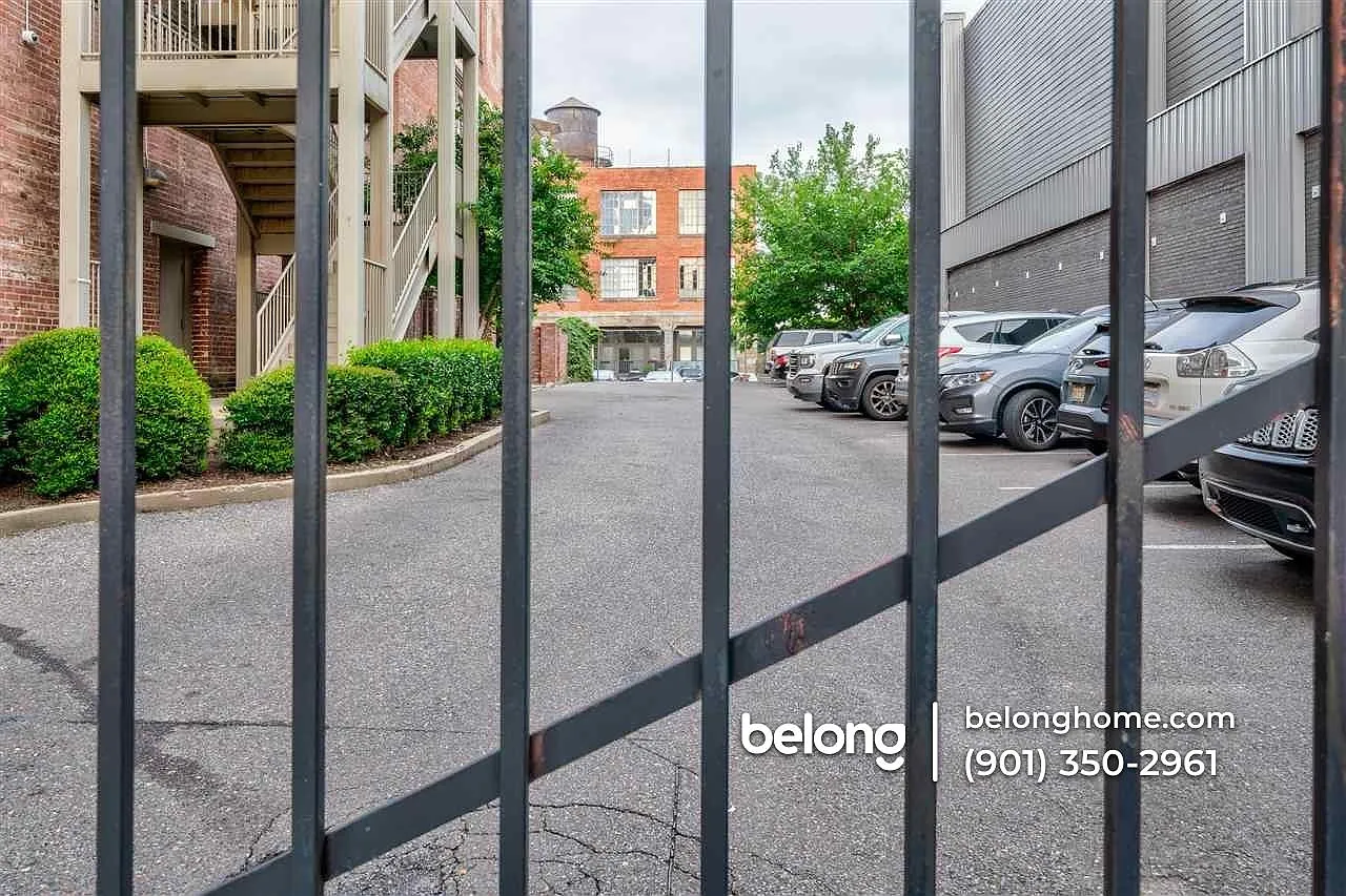 1 bed, 1.0 bath, 822 sqft, $1,495 — Photo 2