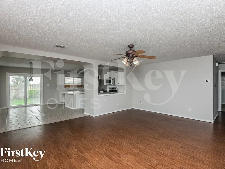 10125 Chapel Hill Ct — Photo 6