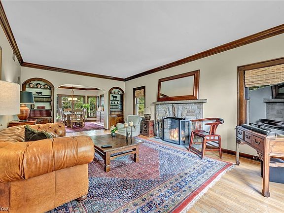 2nd image of 1484 Parkway Dr