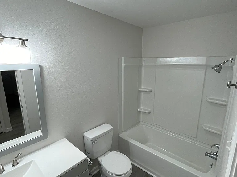 218 Gloria St #D — Photo 7