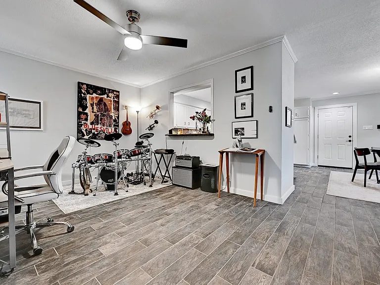 11133 Pinehurst Dr #C — Photo 2