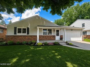 2943 Iroquois Dr, Oregon, OH 43616