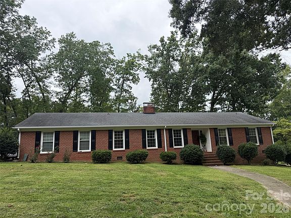 2nd image of 1110 Oakhill Dr
