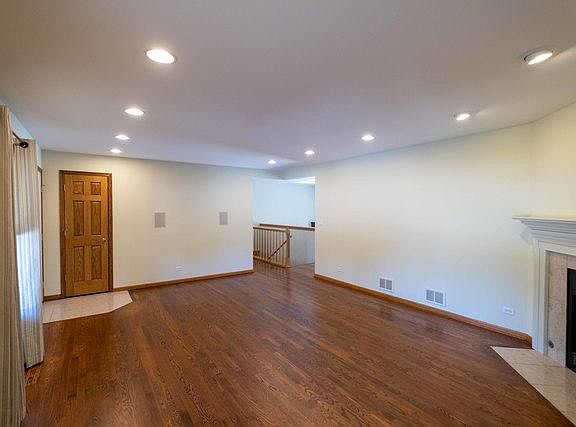 3rd image of 246 Old Darby Ln