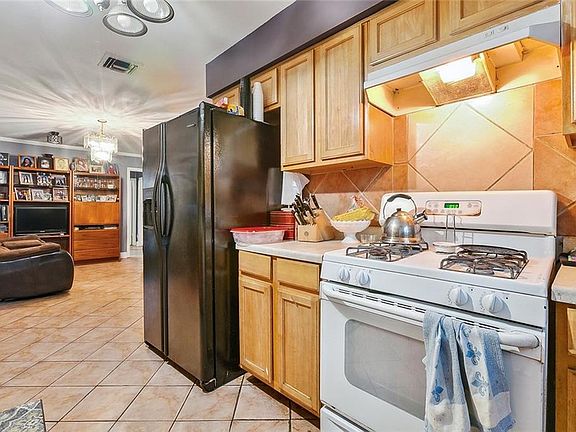 5th image of 5216 Vineland St