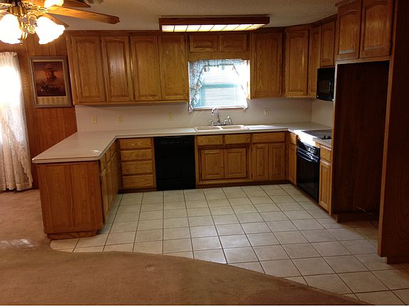 2nd image of 602 Travis Dr