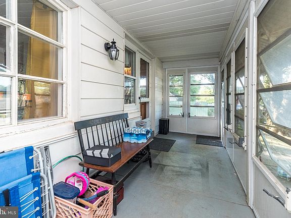 5th image of 109 Ridge St